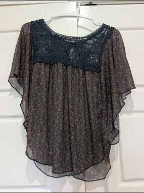 Eyelash Couture Floral Batwing Top Crochet Lace M